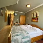 Feher Hattyu Panzio 4*