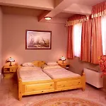 Bed & Breakfast Feher Hattyu Panzio 4*