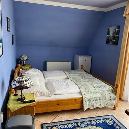 Feher Hattyu Panzio Bed & Breakfast *