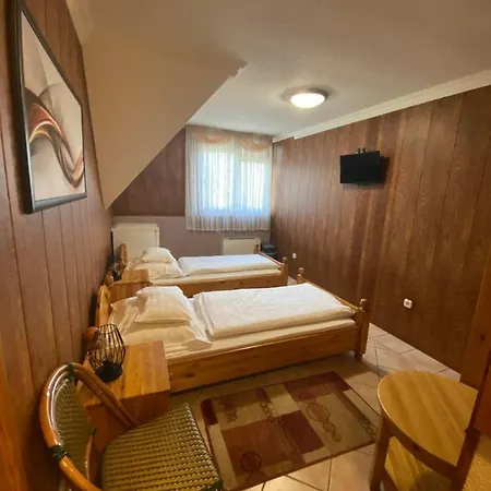 Feher Hattyu Panzio 4* Orosháza
