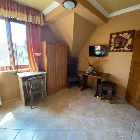 Feher Hattyu Panzio Bed & Breakfast