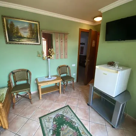 Feher Hattyu Panzio Bed & Breakfast *