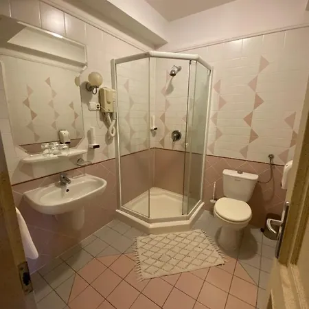 Feher Hattyu Panzio Nocleg ze śniadaniem 4*