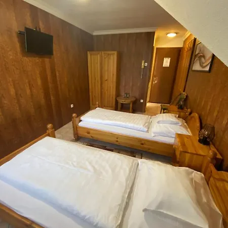 Bed & Breakfast Feher Hattyu Panzio