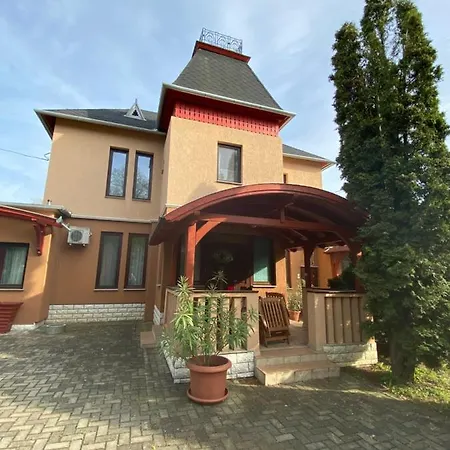 Bed & Breakfast Feher Hattyu Panzio 4*