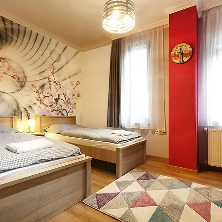 Feher Hattyu Panzio Bed & Breakfast 4*