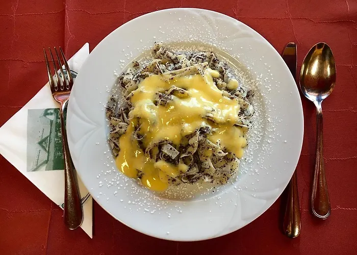 לינה וארוחת בוקר Feher Hattyu Panzio 4*