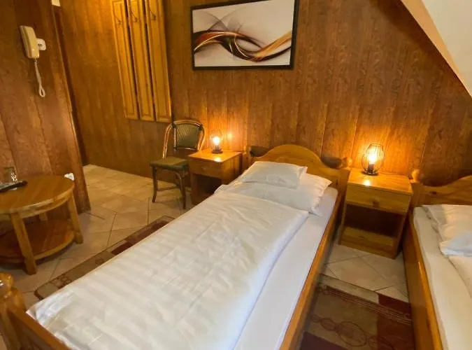 Feher Hattyu Panzio Orosháza