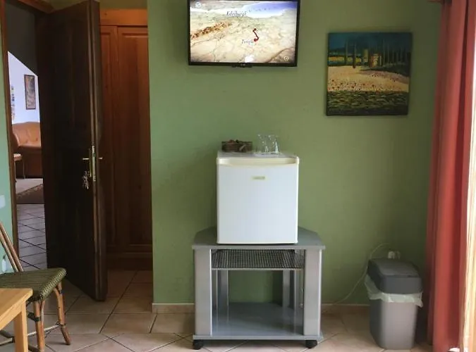 לינה וארוחת בוקר Feher Hattyu Panzio 4*