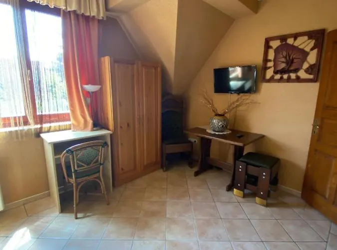 Feher Hattyu Panzio לינה וארוחת בוקר