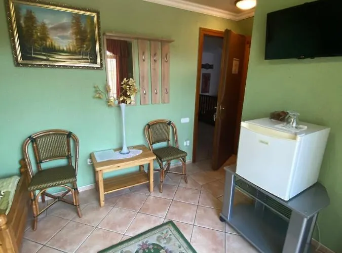 Feher Hattyu Panzio לינה וארוחת בוקר 4*