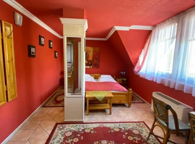 Feher Hattyu Panzio فندق مبيت وإفطار 4*