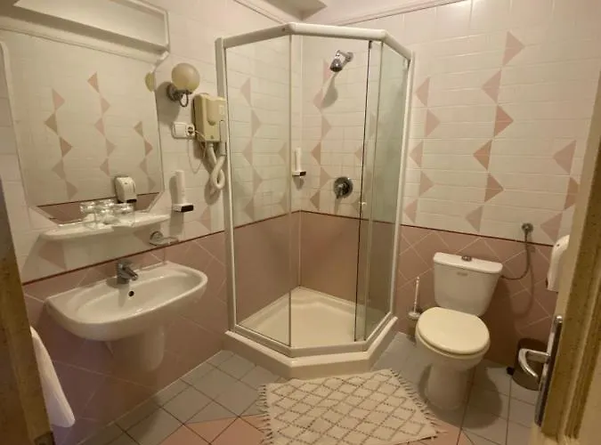 Feher Hattyu Panzio לינה וארוחת בוקר 4*