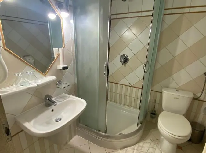 Feher Hattyu Panzio לינה וארוחת בוקר 4*