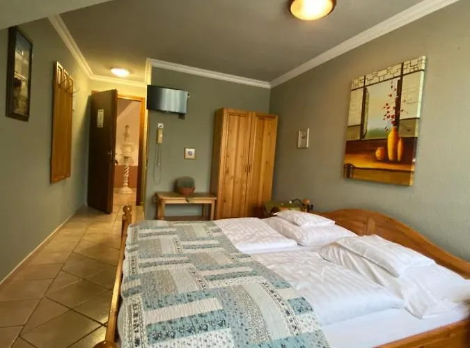 Feher Hattyu Panzio 4*