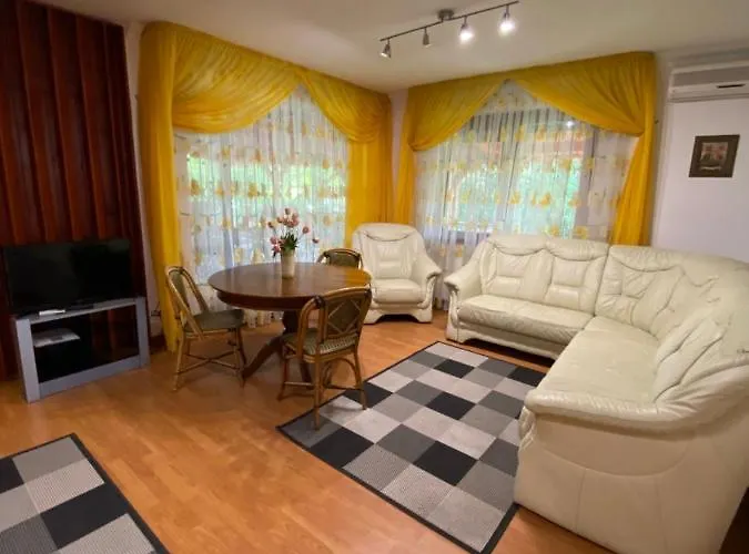 Feher Hattyu Panzio לינה וארוחת בוקר Orosháza