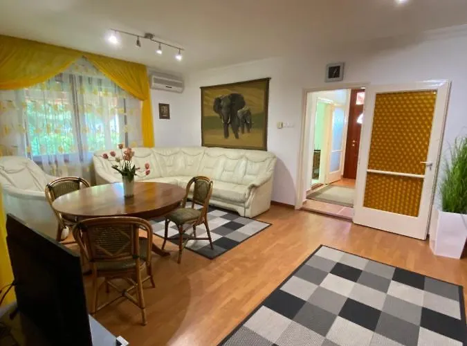 לינה וארוחת בוקר Feher Hattyu Panzio Orosháza